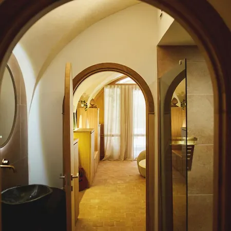 Hypercentre, Superbe Dans Ancienne Ecurie Du Xviiie Siecle *