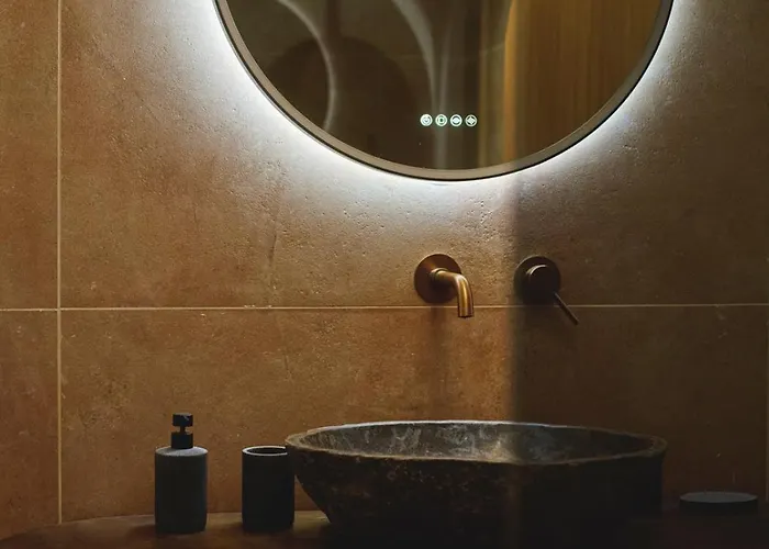 Hypercentre, Superbe Dans Ancienne Ecurie Du Xviiie Siecle Daire Ajaccio (Corsica)